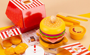 The factory is equipped with certificates such as BSCI, FSC, and ISO9001